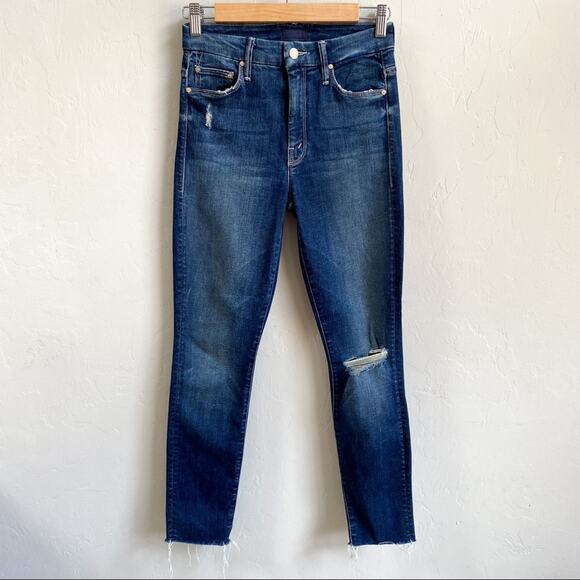 MOTHER High Waisted Looker Ankle Fray Close to the Edge Jeans - Picture 2 of 9